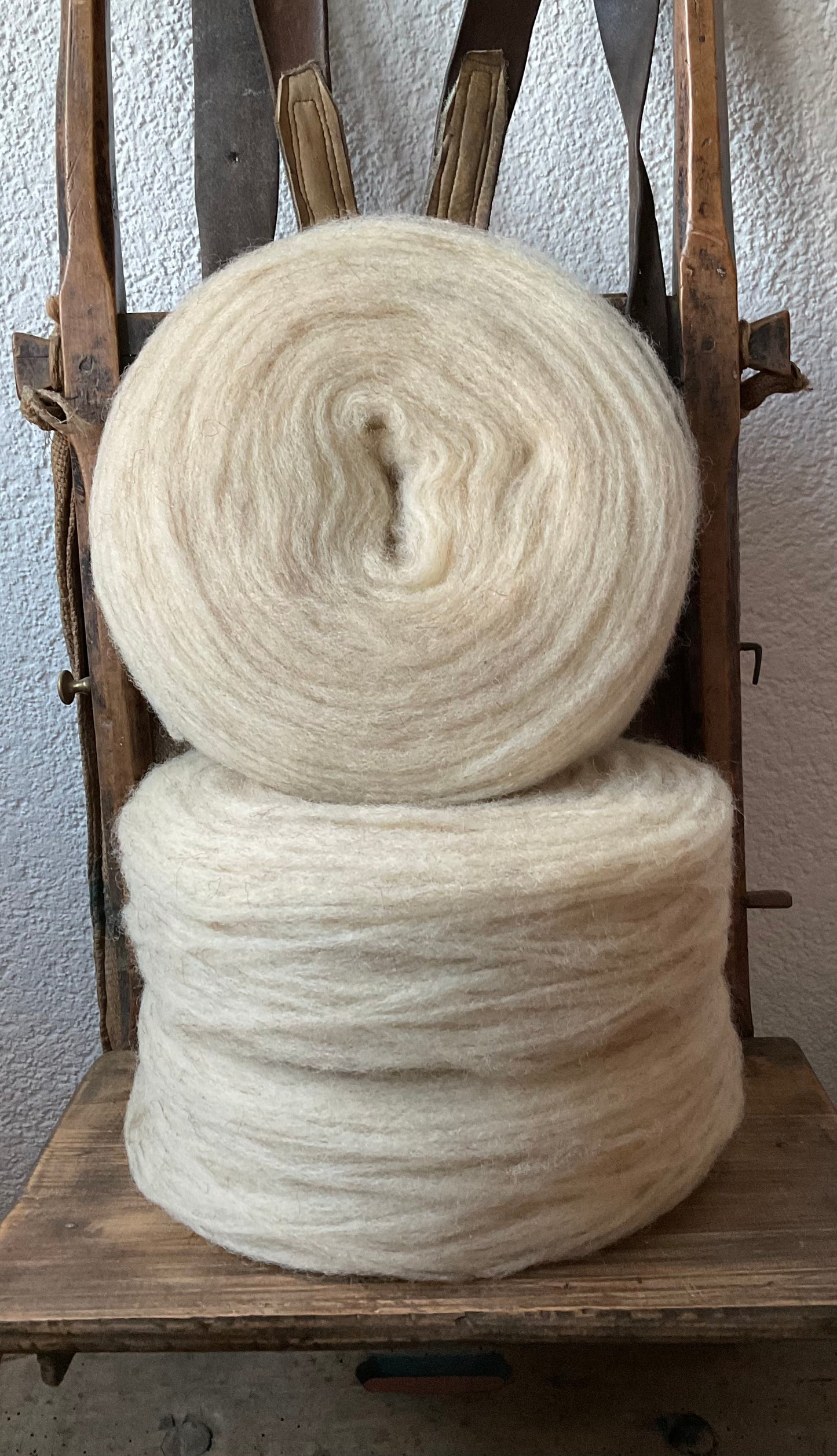 Preyarn unspun yarn "Im Stall" Coburger Fuchsschaf Wolle