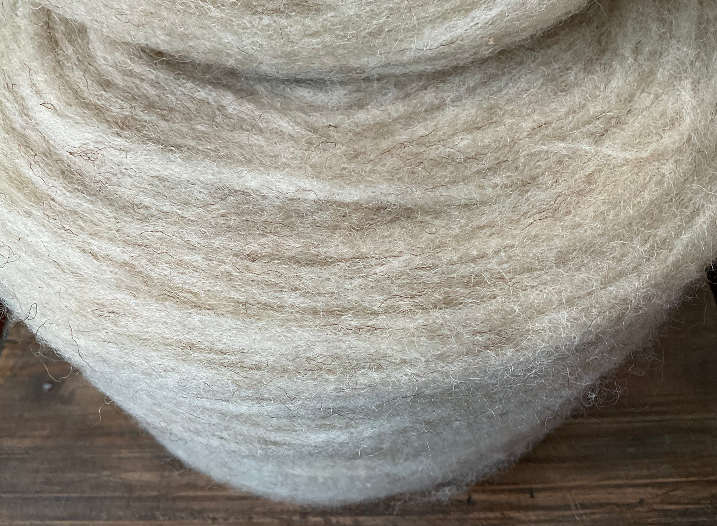 Preyarn unspun yarn "Im Stall" Coburger Fuchsschaf Wolle