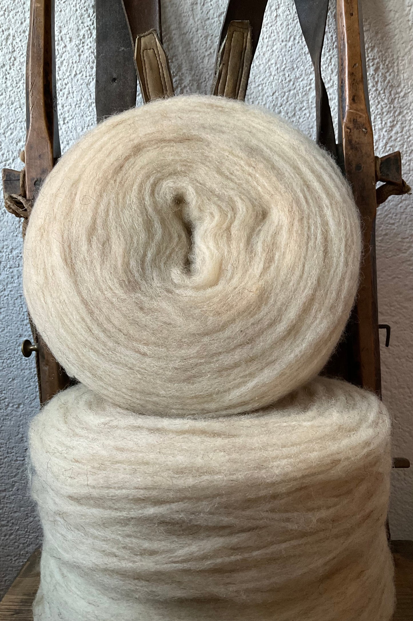 Preyarn unspun yarn "Im Stall" Coburger Fuchsschaf Wolle