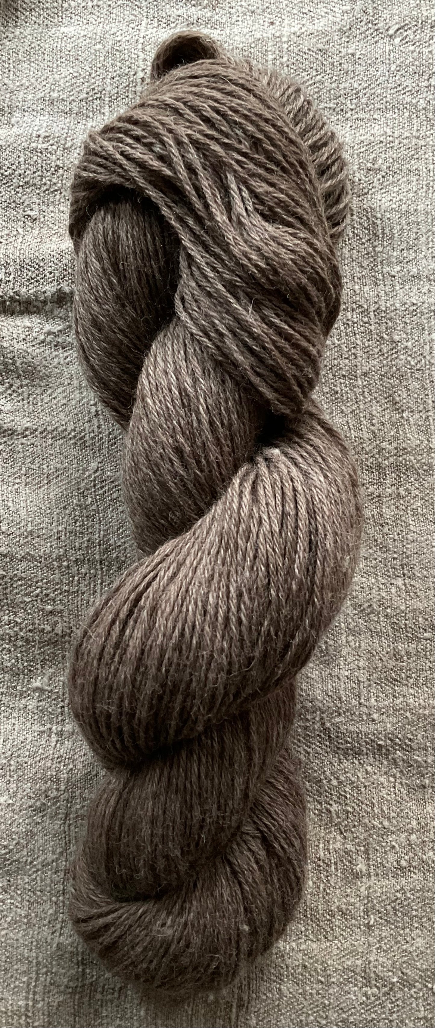 Handgefärbte Merino Schafwolle aus Arles und Portugal "Bäuerlich schön"