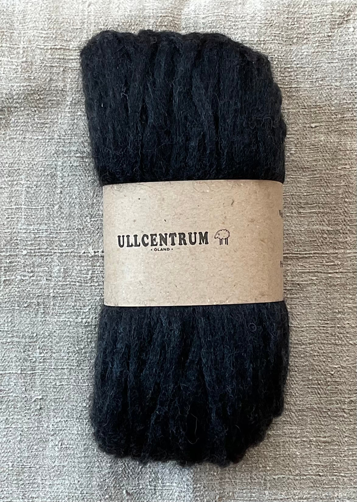 Ullcentrum Öland Preyarn unspun yarn schwedische Schafwolle " Storm Blue Tweed"