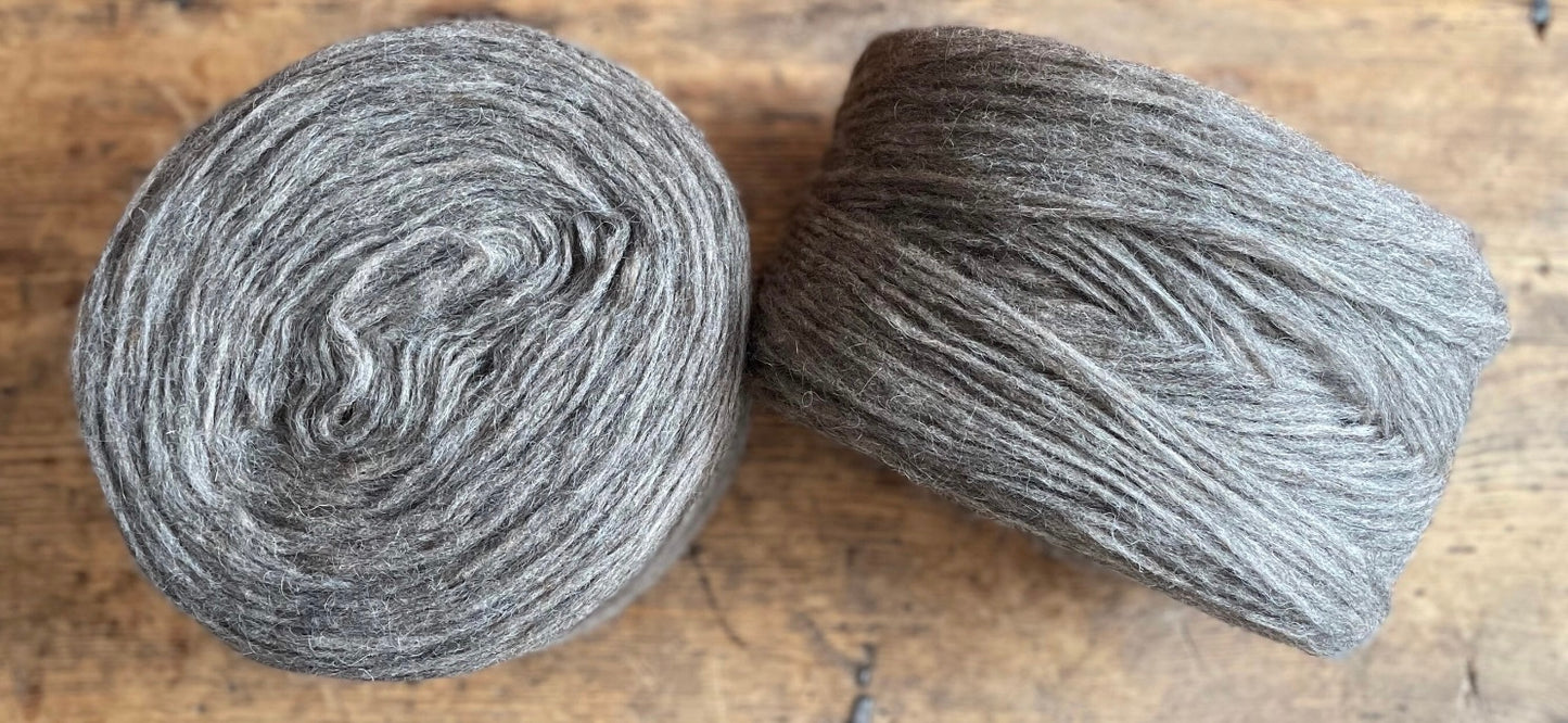 270-290g Preyarn unspun yarn "old barn" Wolle von alten Landschafrassen