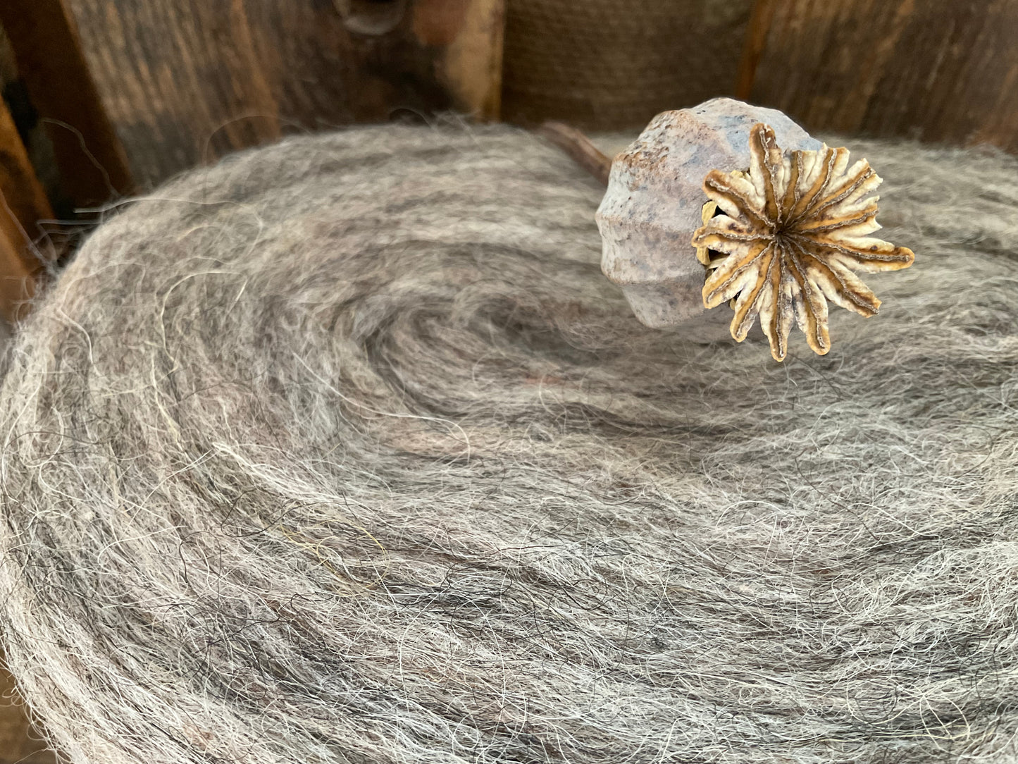 100g Preyarn unspun yarn "old barn" Farbe: alter Stallboden Wolle von alten Landschafrassen