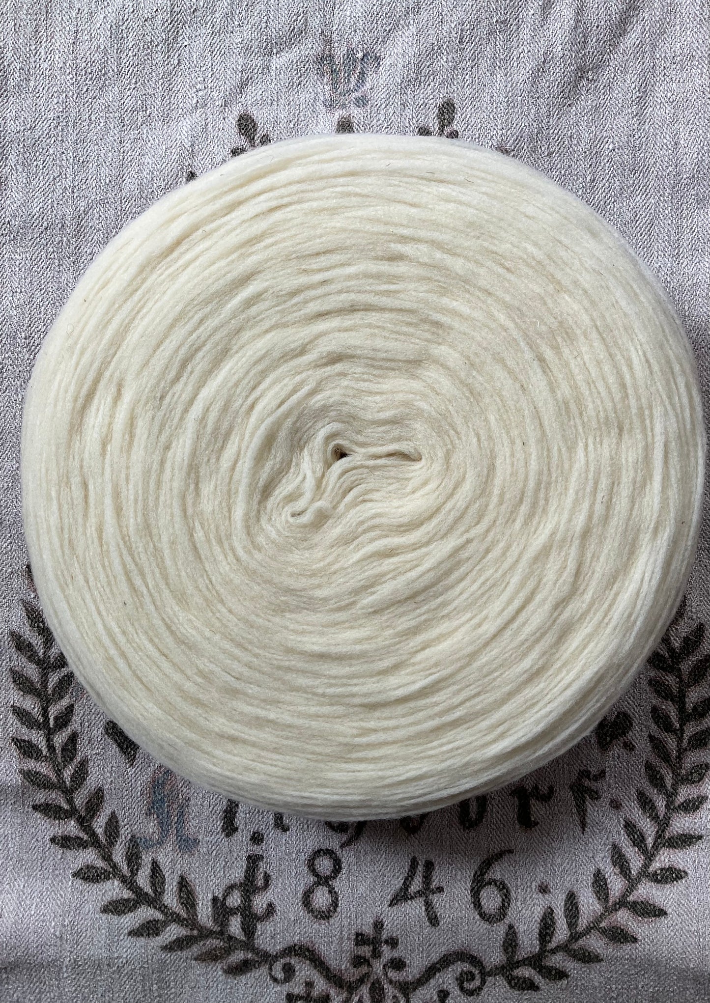 Ballen 420g Preyarn unspun yarn "Alter Milchkrug" Wolle von alten Landschafrassen